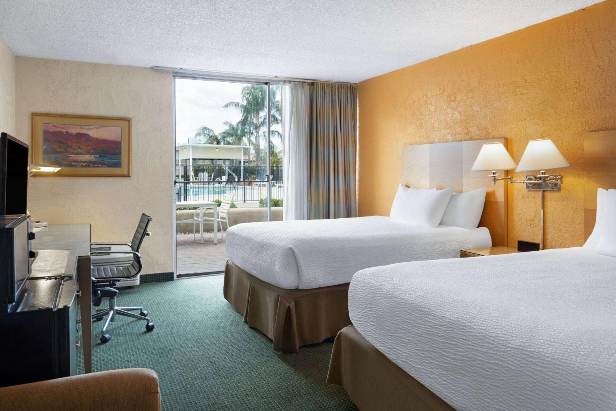 Ramada By Wyndham Tucson Hotel Exterior photo