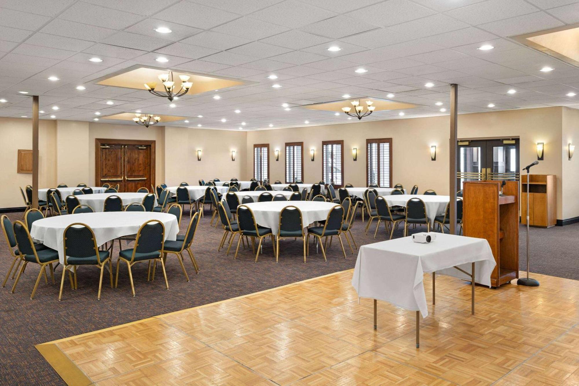 Ramada By Wyndham Tucson Hotel Exterior photo